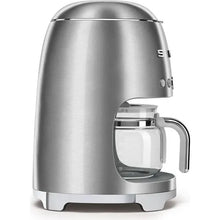 Lade das Bild in den Galerie-Viewer, SMEG FILTERKAFFEEMASCHINE - EDELSTAHL DCF02SSEU
